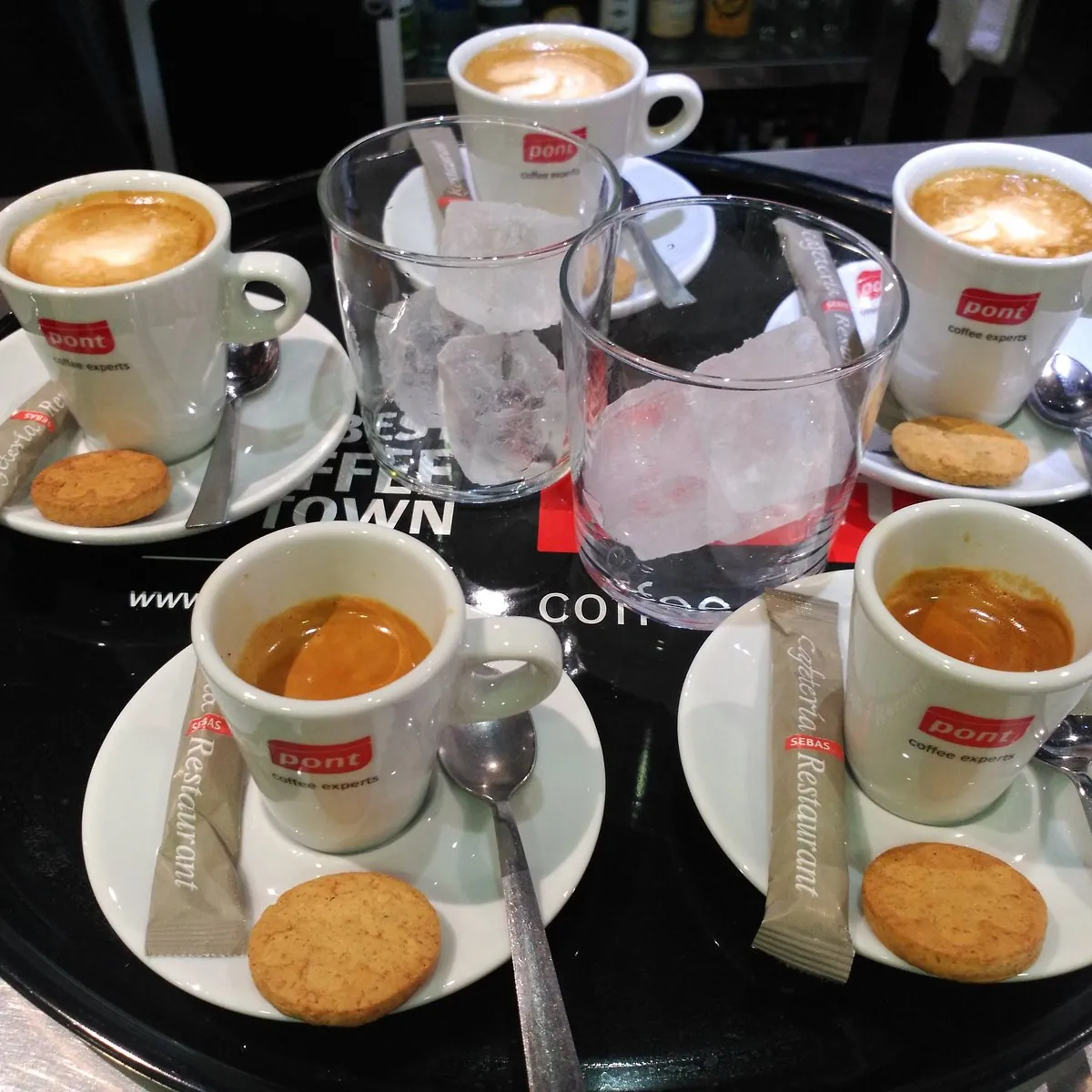 Cafès a la barra del Sebas