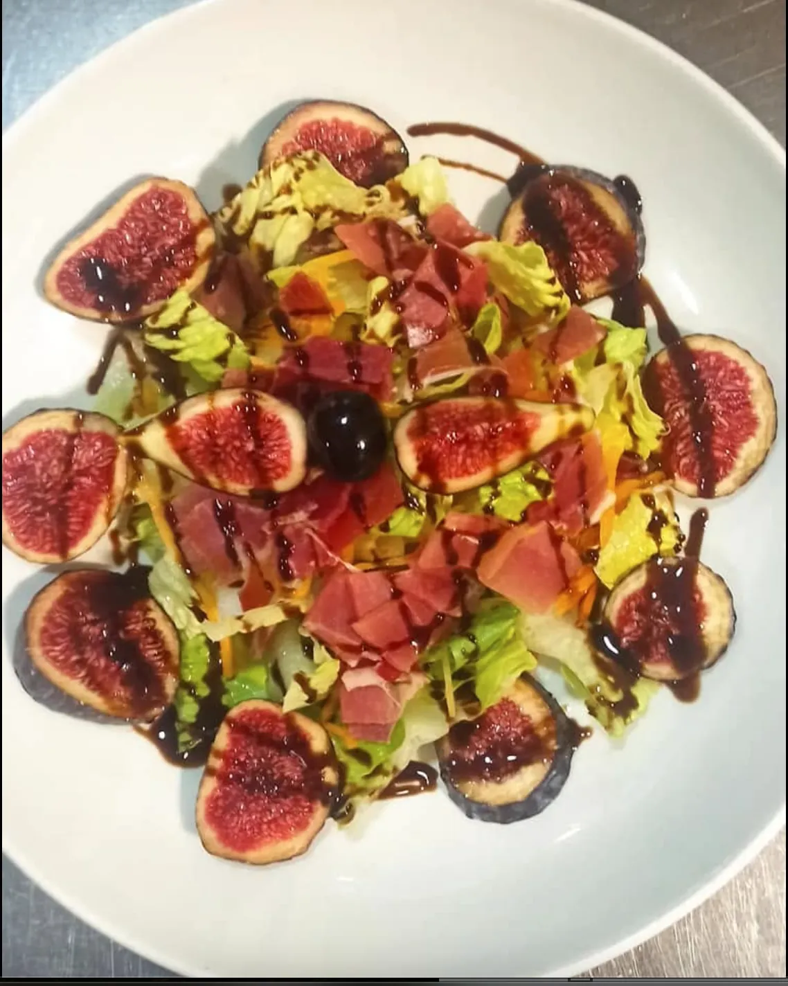 Amanida de figues amb pernil